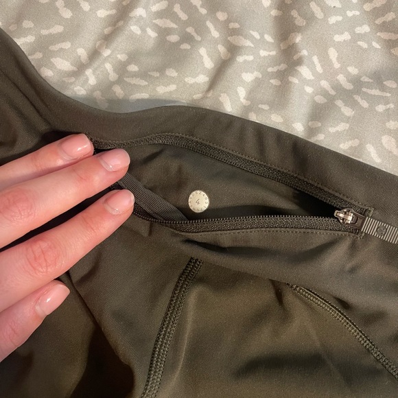 Lululemon tights size 4 OLIVE GREEN - Picture 3 of 3